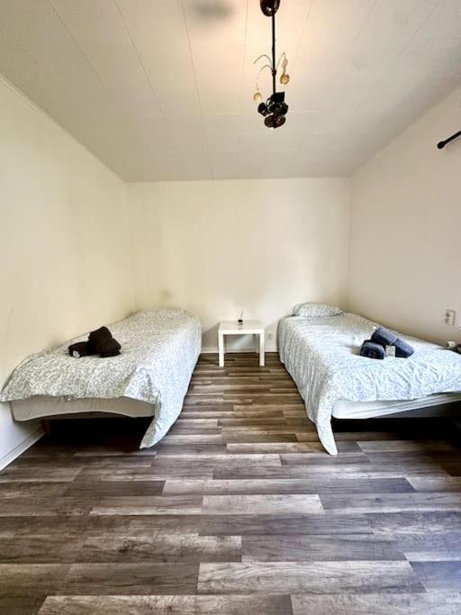 Workers 10-rooms Near Volvo *