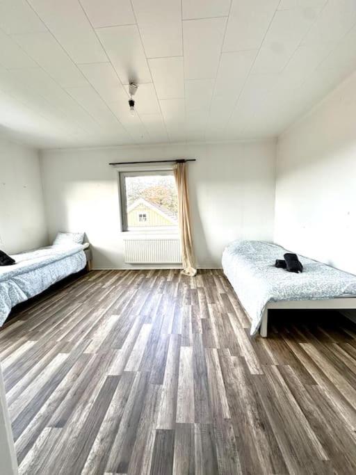 Workers 10-rooms Near Volvo Villa *