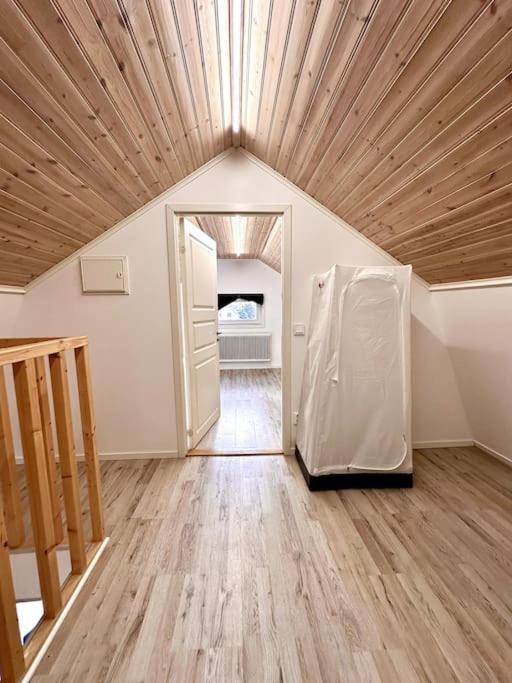 Villa Workers 10-rooms Near Volvo *