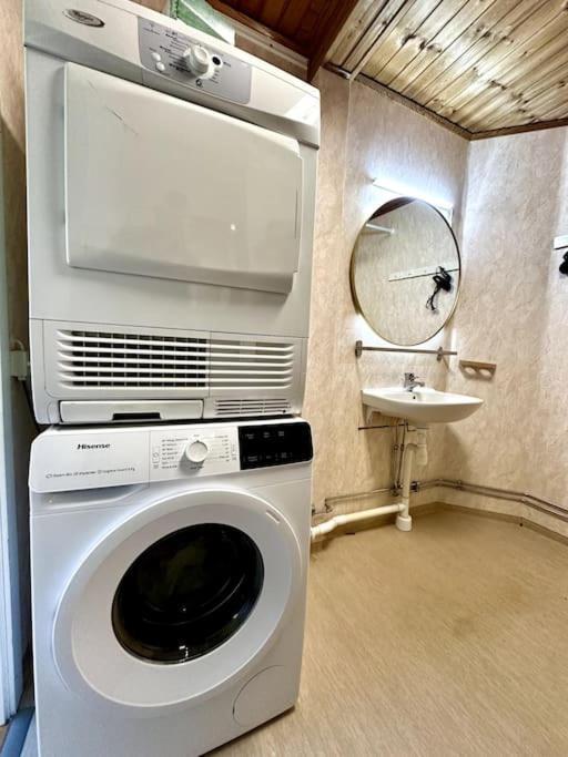 Workers 10-rooms Near Volvo *