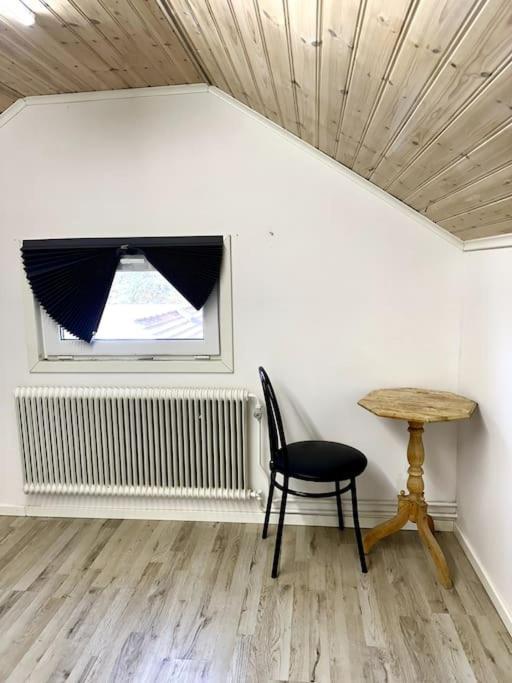 Workers 10-rooms Near Volvo *