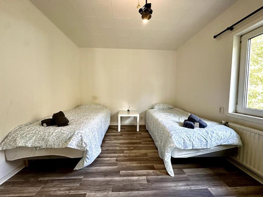 Workers 10-rooms Near Volvo Villa