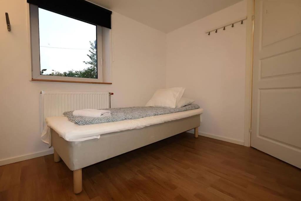 Workers 10-rooms Near Volvo Villa *