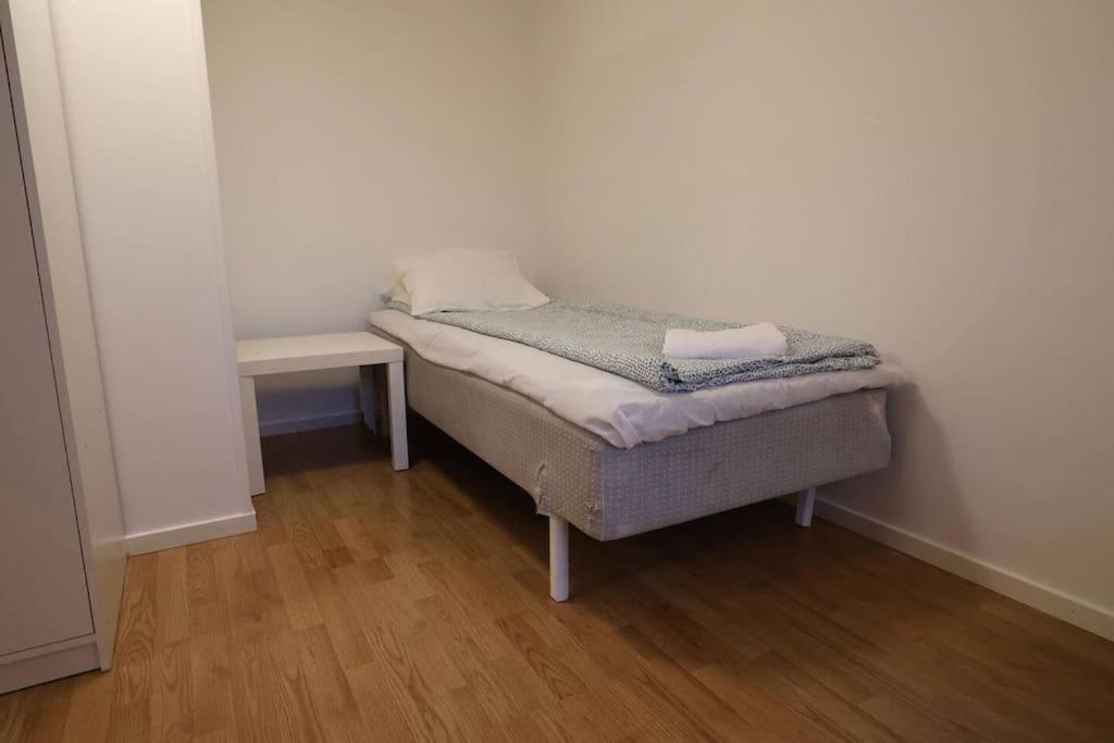 Workers 10-rooms Near Volvo
