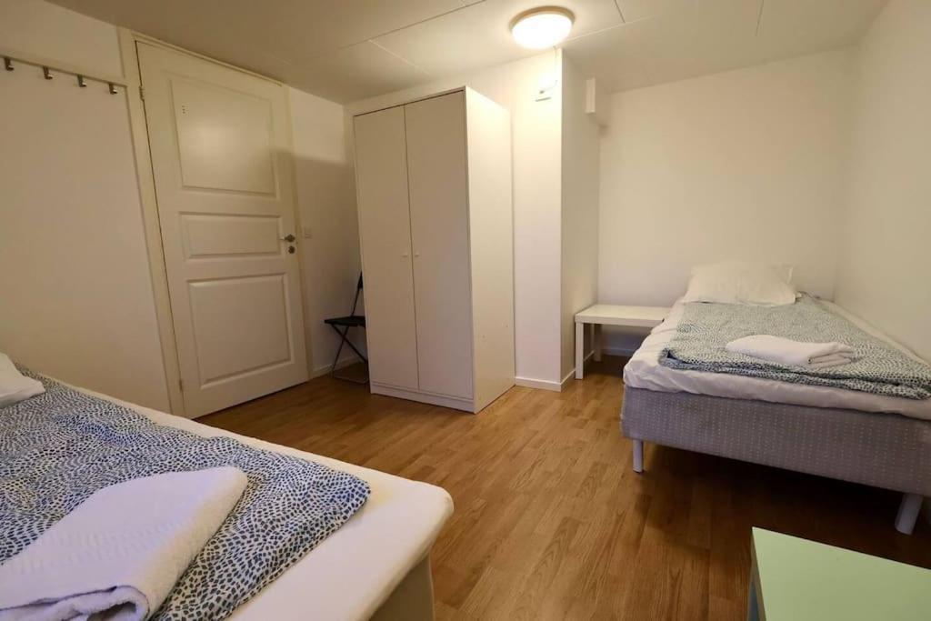 Workers 10-rooms Near Volvo Villa *