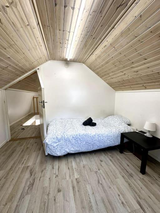 Workers 10-rooms Near Volvo *