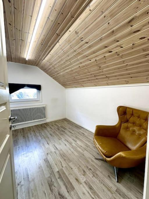 Workers 10-rooms Near Volvo