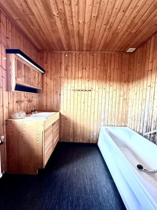 Villa Workers 10-rooms Near Volvo *